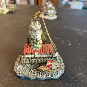 AS IS-Danbury Mint Light Up Lighthouse Ornament Chicago Harbor Light House (I)